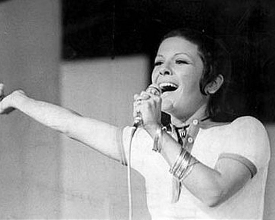 fmcabobranco's tweet photo. Nossa eterna Pimentinha completaria 78 anos nesta sexta-feira. 🎶✨

Em 17 de ... https://t.co/hkbauQI3it https://t.co/PuiD0en4sx
