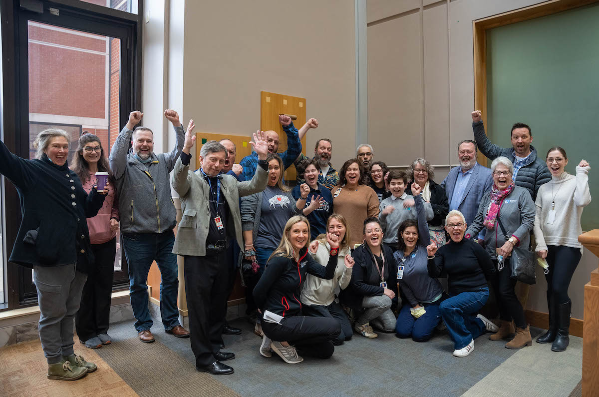 RoswellPark's tweet photo. His family, friends and care team surrounded Mike Garvey as he rang the Victory Bell. Early colorectal cancer screening and the quick action of his wife, Lisa Garvey, RN were major factors in his positive outcome. Read more at https://t.co/uIMZ7P9UXX. #CRCMonth #FightCRC https://t.co/LV8r5uH9mS