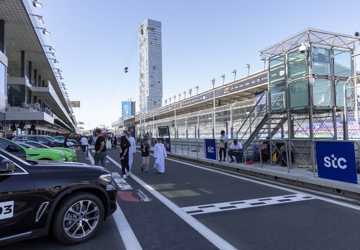 stc_ksa's tweet photo. The largest 5G coverage of the Formula 1 race in #Jeddah 🏎️🏁
#Formula1stcSaudiArabianGrandPrix
#driving_digitization https://t.co/xwJNhyiSPs