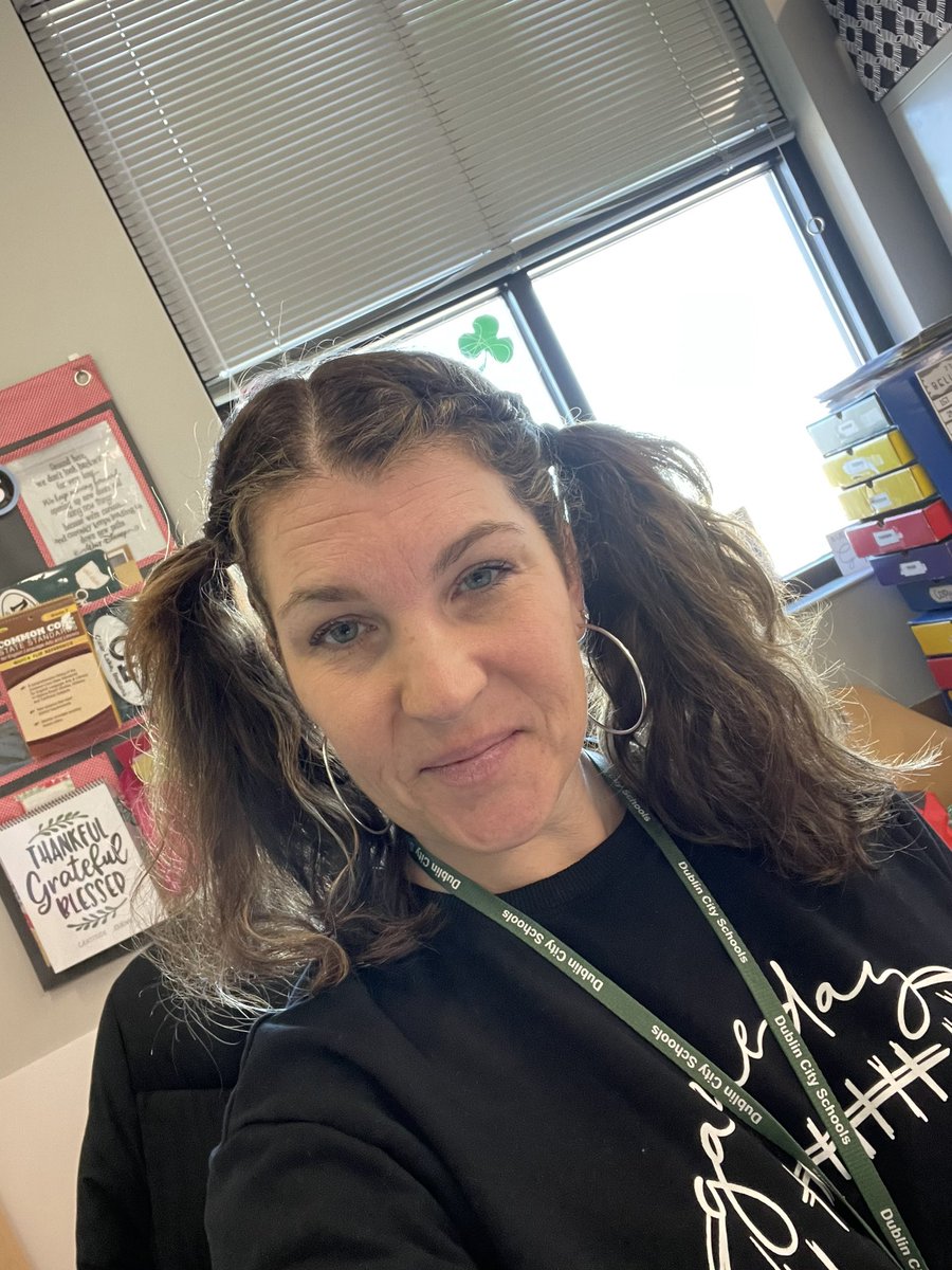 mrsjerger's tweet photo. Fun spirit week @erms_DCSD before Spring Break! #dresslikeateacher https://t.co/n8NSUHEfjS