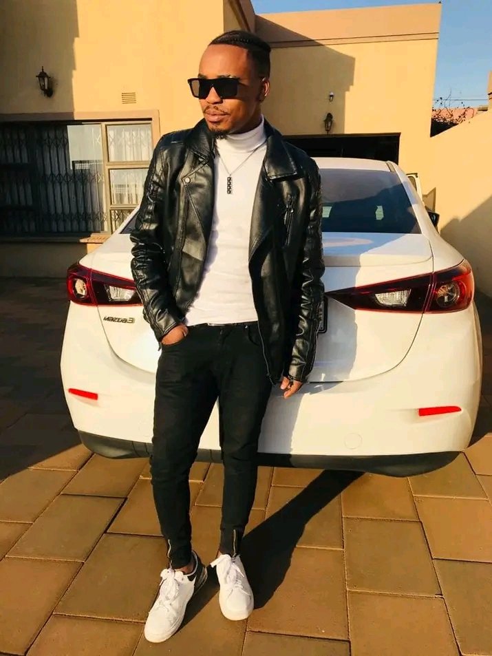 C_lessMpWakeUp's tweet photo. Nsizwa ziyamzonda ngoba Bayam Sbwl♥️🥺🥰 #CostaTitch #akaworldwide  #Takemeback #bolu https://t.co/gRLA2IskOE