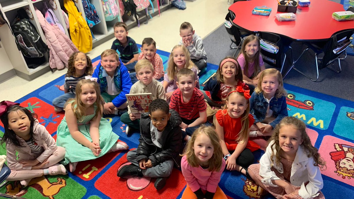 We were BOOKED!! 📚 🐻 🐾 💙 We really enjoyed this book! #bearshine #mymisd <a href="/AngStallbaumer/">Angie Stallbaumer</a>