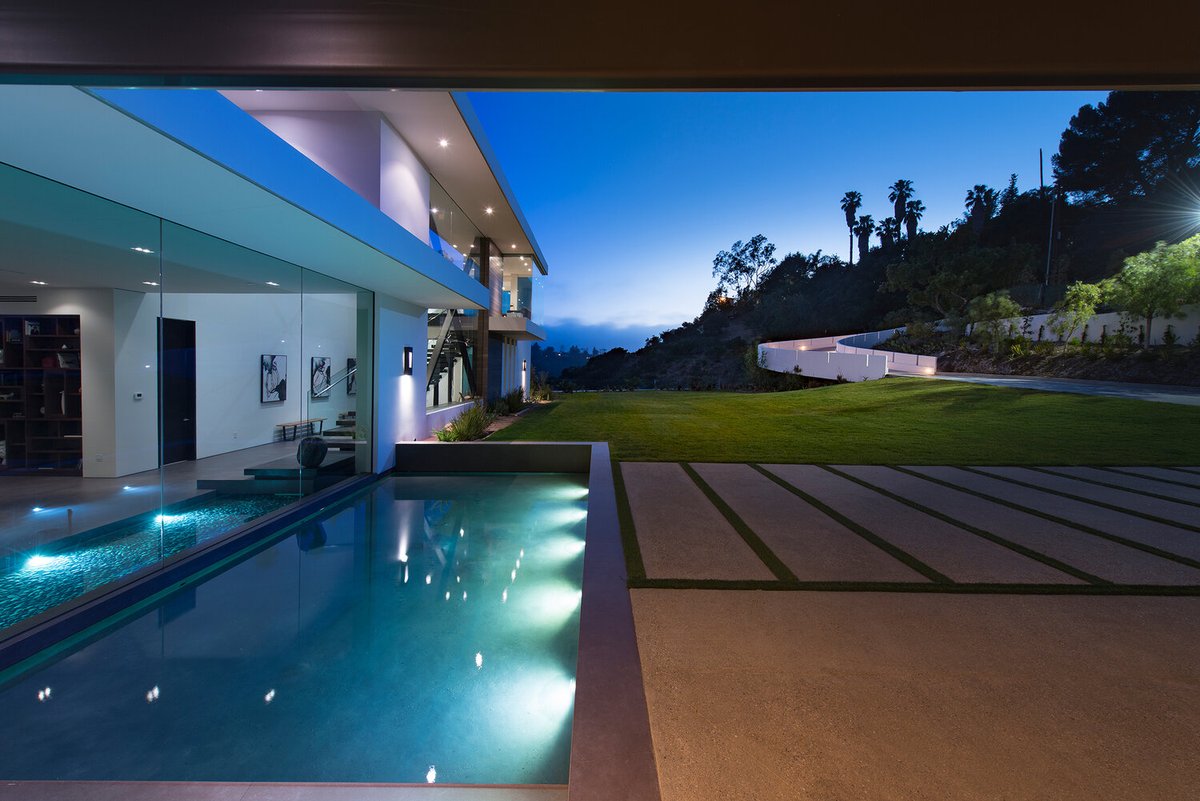 A modern water feature at the entrance to our #BenedictCanyon House continues inside, bringing the outdoors in. Photo by @maccollum

#waterfeature #waterfeatures #exteriors #exterior #modernexterior #exteriordesign #ponds #ponddesign #reflectingpool