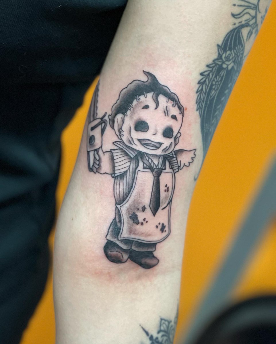 allyptattoos's tweet photo. Kewpie Leatherface! 🔪 Clients making my first week back a freakin’ blast! https://t.co/GR7yq3LXvs