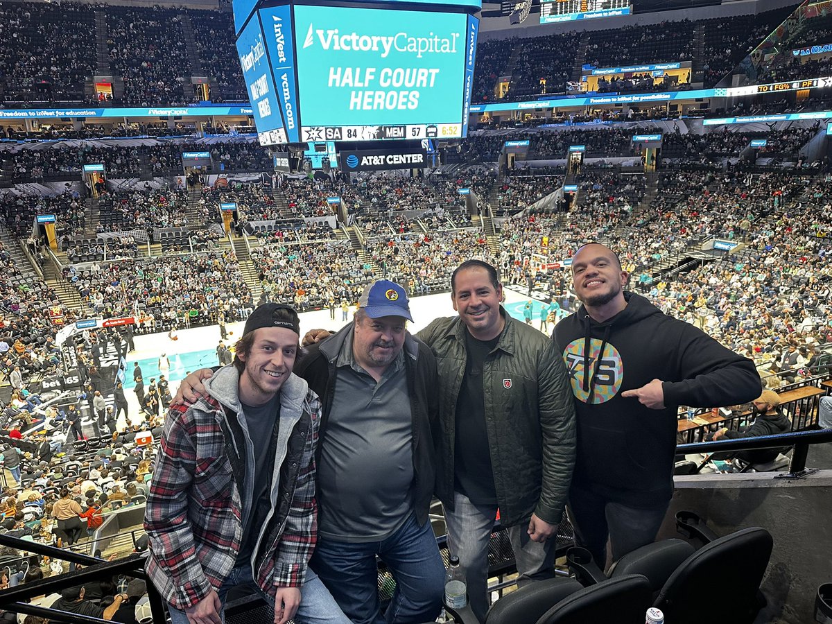 Fdz_jaime's tweet photo. Go Spurs Go! Thanks @TopshotSpurs and  @NBATopShot for the sweet seats! Fandom at its finest, ain’t that right @BetaSportsNFTs https://t.co/7URORDxHBK