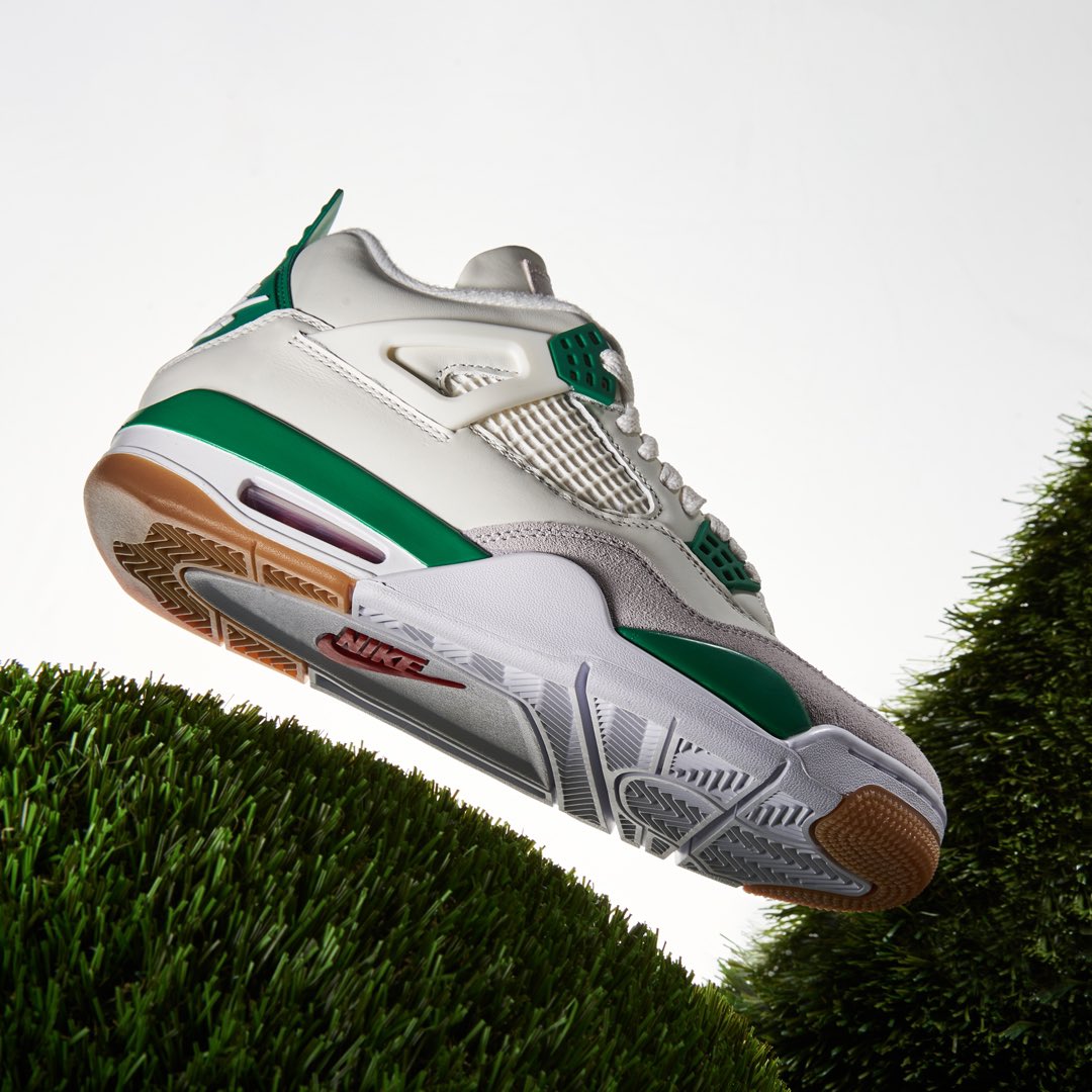SNKR_TWITR tweet media
