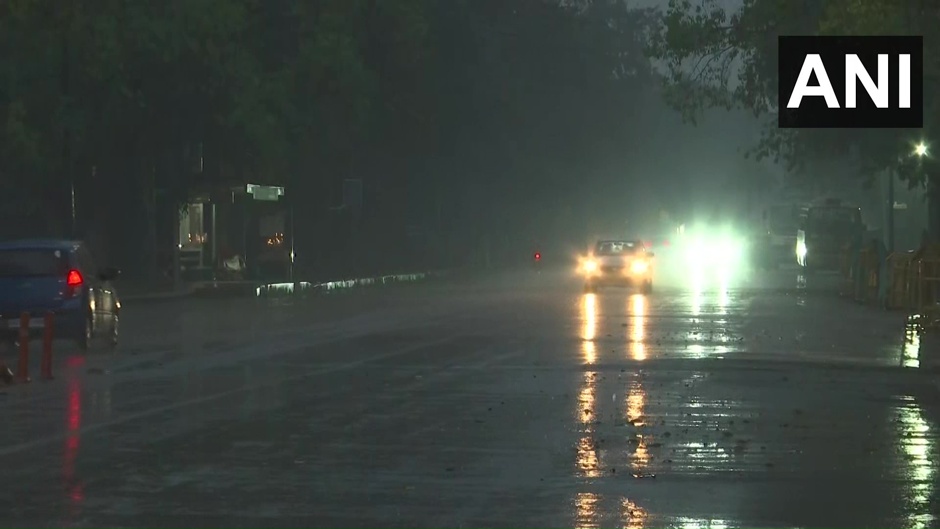 sudden change of weather swathes Delhi, as rain lashes several parts of the national capital. Visuals from the India Gate area.
