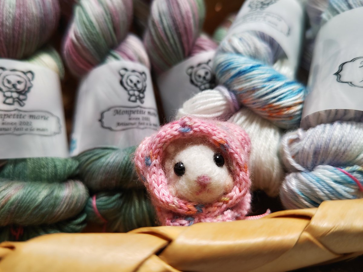 こんにちは～🐑
モンプチメアリーです。
こそっと頭巾参上です。
只今こそこそ準備中です。
#handdyedyarn
#yarnhoric
#手染め毛糸
#手染め毛糸販売
#編みもの大好き
#編み物好きさんと繋がりたい