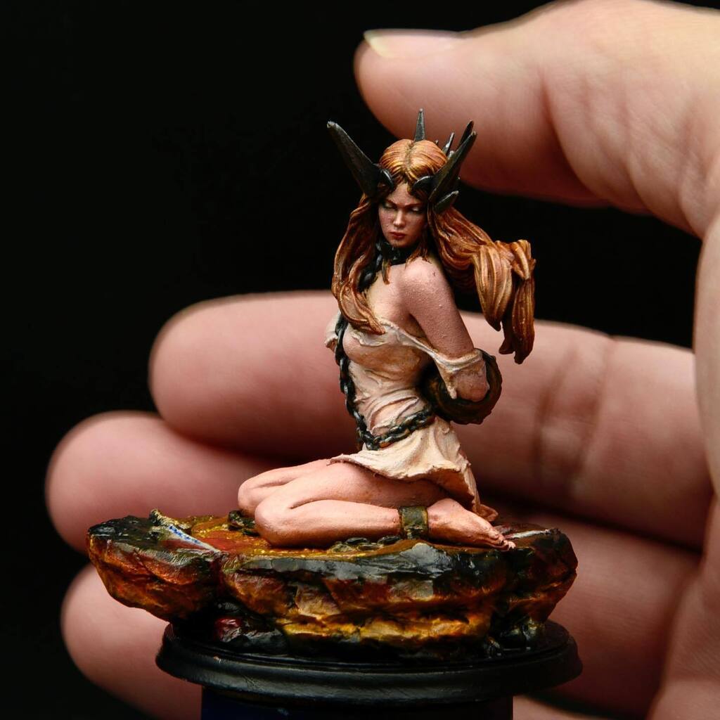 Amitriel the fallen angel 32mm by @karolrudyk 
It is tiny…but great figure none the less. 
Finally, she moved out of the pile of shame.

#oilpainting #karolrudykart #amitriel #fallenangel #angel #miniaturepainting  #miniature #fantasyart #gk #figure #32mm instagr.am/p/Cp6TuLZPKX2/