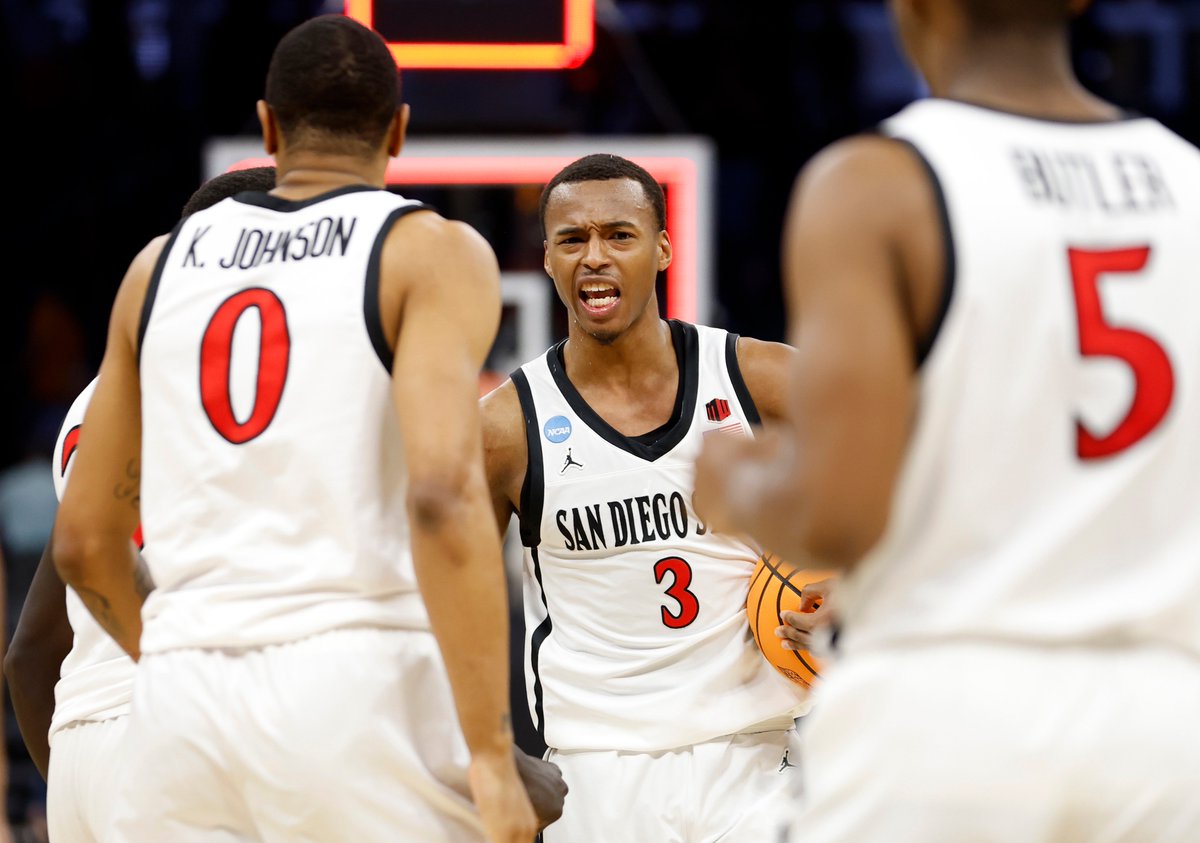 YahooFantasy's tweet photo. Did you pick a 12-seed to upset a 5-seed in your bracket?

For the first time since 2018, all four No. 5s are advancing. https://t.co/0fRnftf2CF