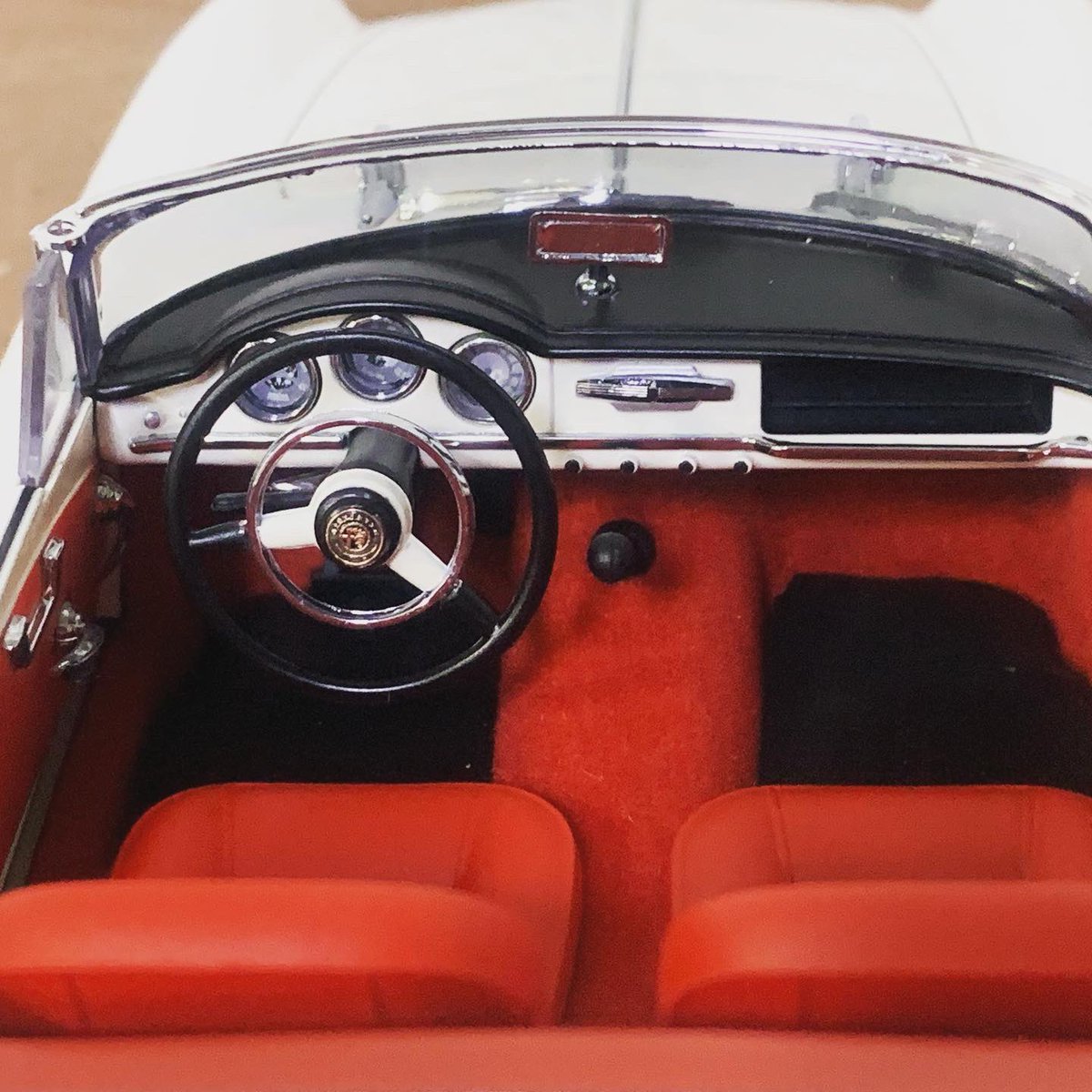 WONDER_WALL1106's tweet image. オートアート社「1/18 アルファロメオ　ジュリエッタ・スパイダー」入荷です✨
非常に美しい一台。造形も素晴らしく実車さながらの出来栄え。軽快で優雅なモデルです😊
#リユースショップワンダーウォール #autoartmodels #オートアート #アルファロメオジュリエッタ #ミニカー