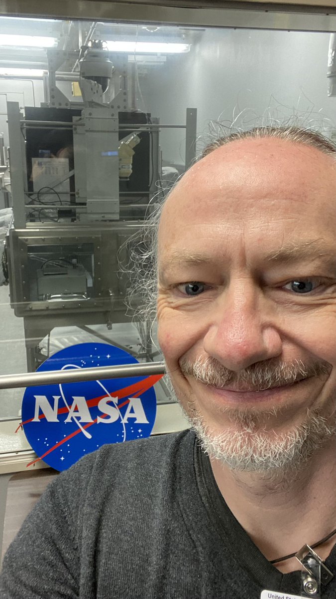 Planetguy_Bln's tweet image. What a fantastic afternoon with @AuroreHutzler at @Astromaterials discussing curation techniques and setups - preparing for @SAL_DLR_Berlin #SampleReturn