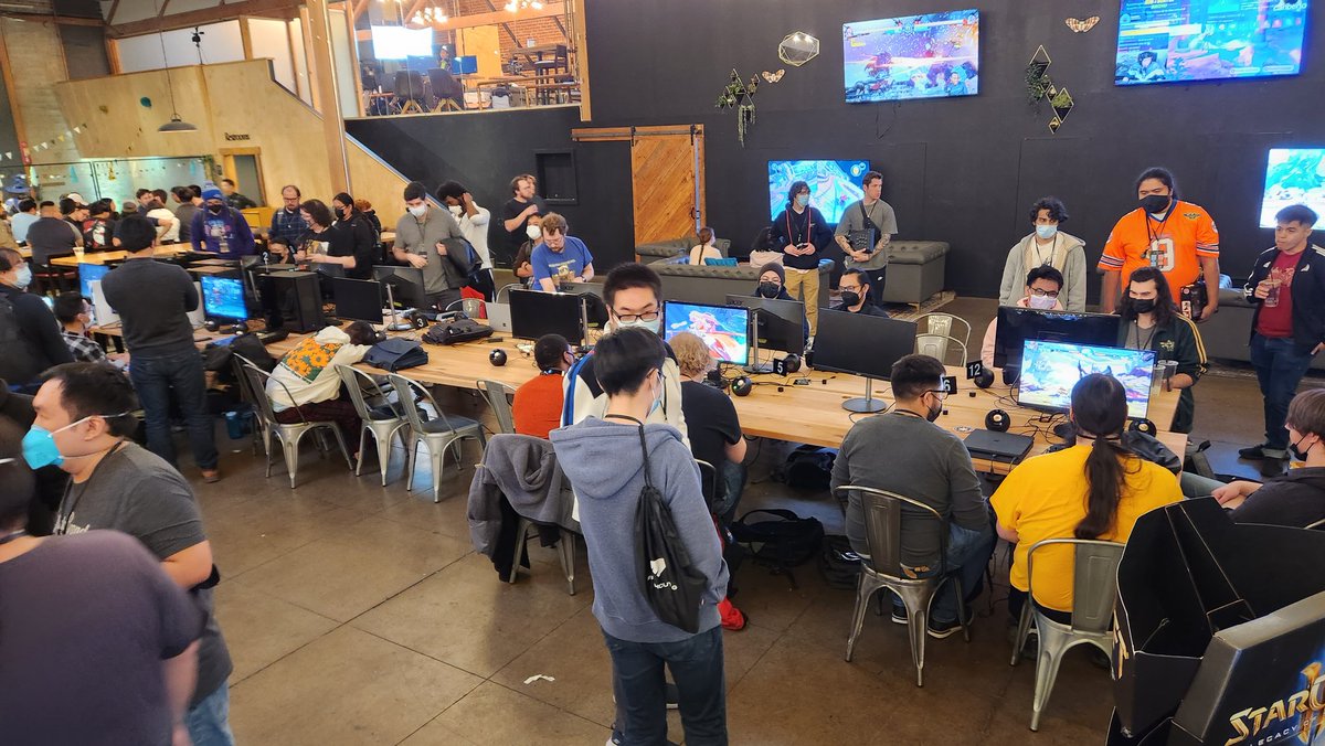 SlashbackEvent's tweet image. Slashback Day 0 - we&apos;ve been open for an hour and people are absolutely FIENDING for games.

#Slashback2023
