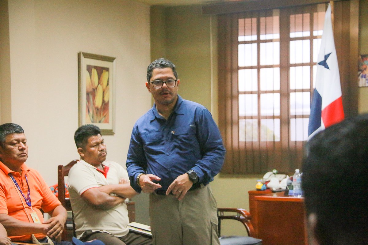 rogertejadab's tweet photo. 📍David, Chiriquí
Me reuní con la Junta Técnica de la Comarca Ngäbe-Buglé para darle seguimiento a las acciones de #CONComarcas, estoy contento con lo que hemos logrado trabajando en equipo. Les agradezco su trabajo y arduo compromiso con este proyecto. https://t.co/aD6Z0FYaVe