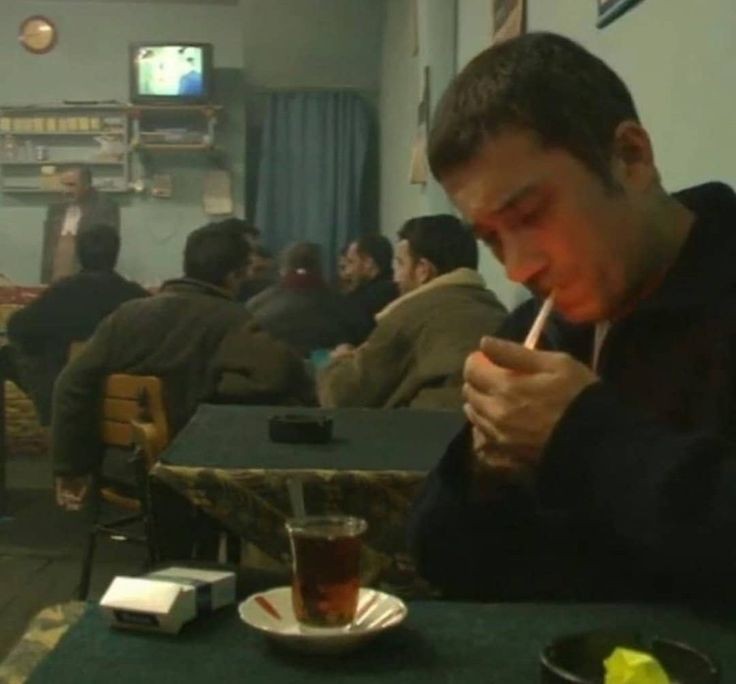 bir akşamda yaşlanırsın on yıl anlamazsın