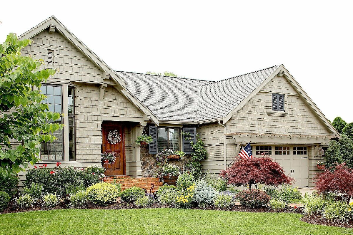 bhamedge's tweet photo. Is 2023 a good time to sell your home? Here are some key insights to help you sort through that question. https://t.co/PHQ0lvOvCa https://t.co/OeVMDuUilo