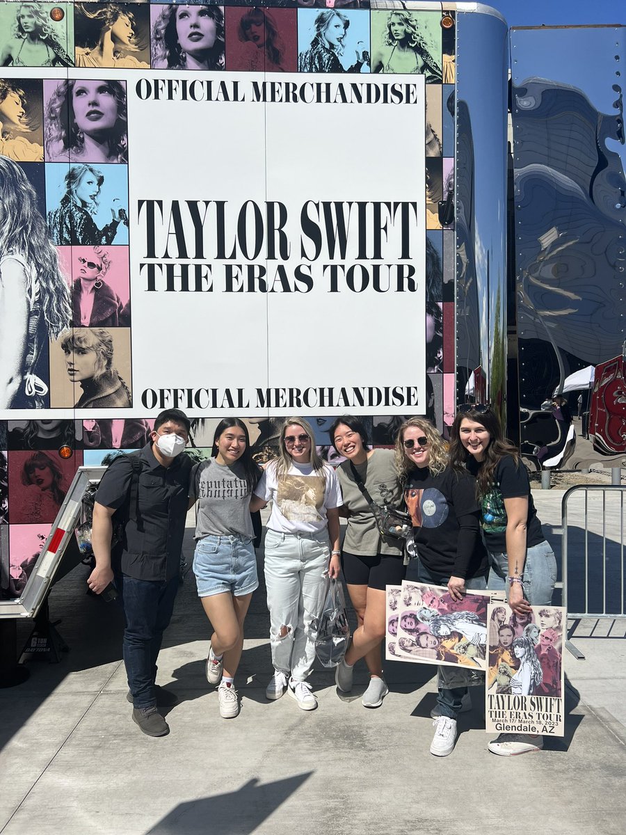 ohhiikayla's tweet photo. WE ARE HERE AND WE ARE READY TO PAR-TAY @taylorswift13 🤍
#TSErasTour @taylornation13 #GlendaleTSTheErasTour 
📍 Swift City, Era-zona https://t.co/vsTRB9qHIK