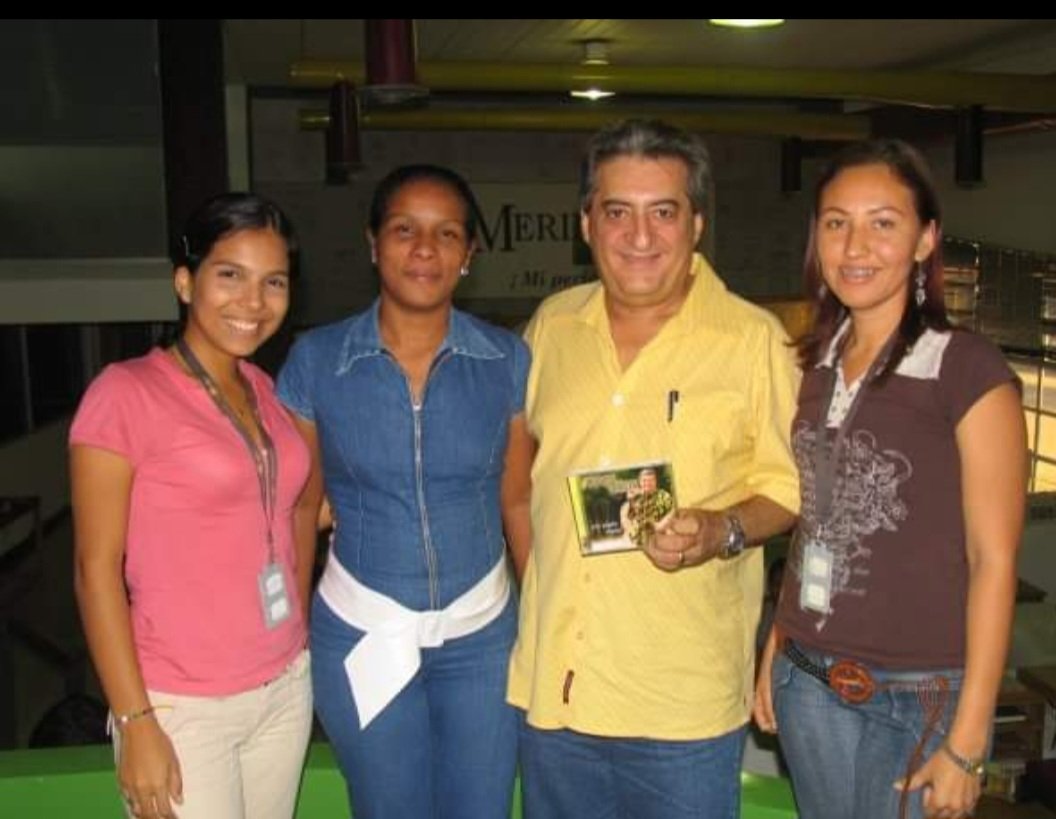 erlita1's tweet photo. Feliz aniversario #28 al periódico @elmeridiano_co el medio que me abrió las puertas para servirle a mi Montería, a mi Córdoba, a través de las noticias sociales y comunitarias. Dios los siga bendiciendo. #ElPropio https://t.co/RRQYQttGki