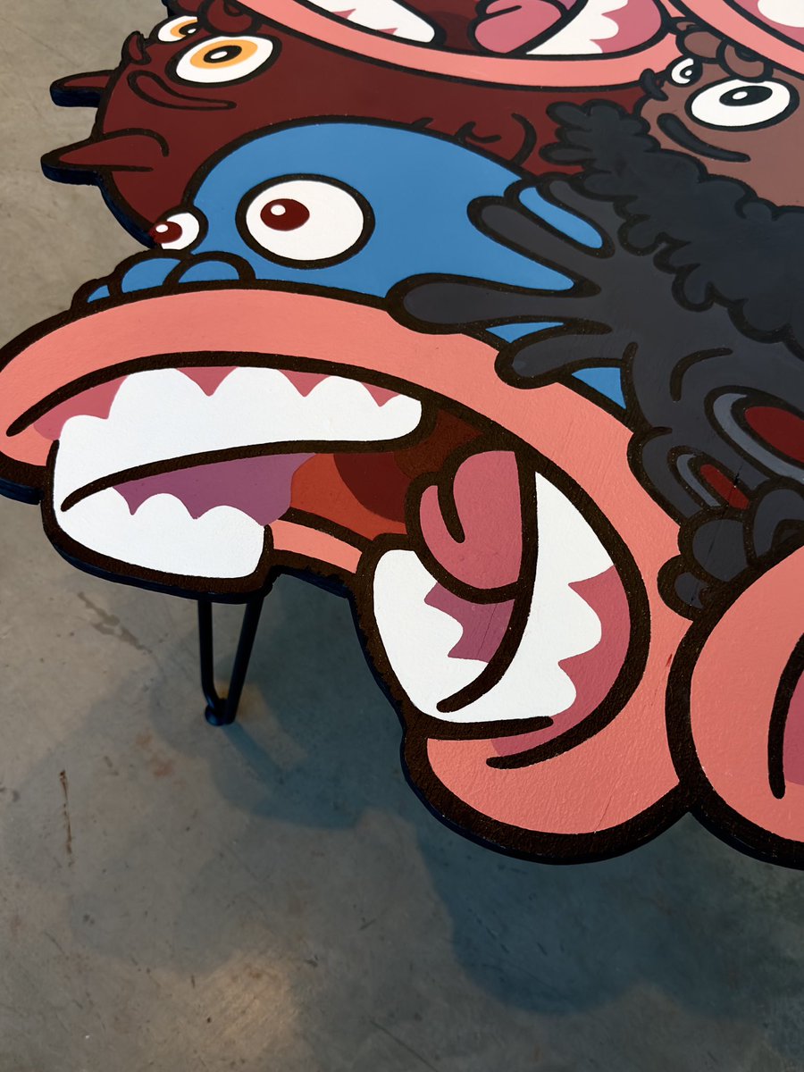 viiSEviiN's tweet image. FF coffee table