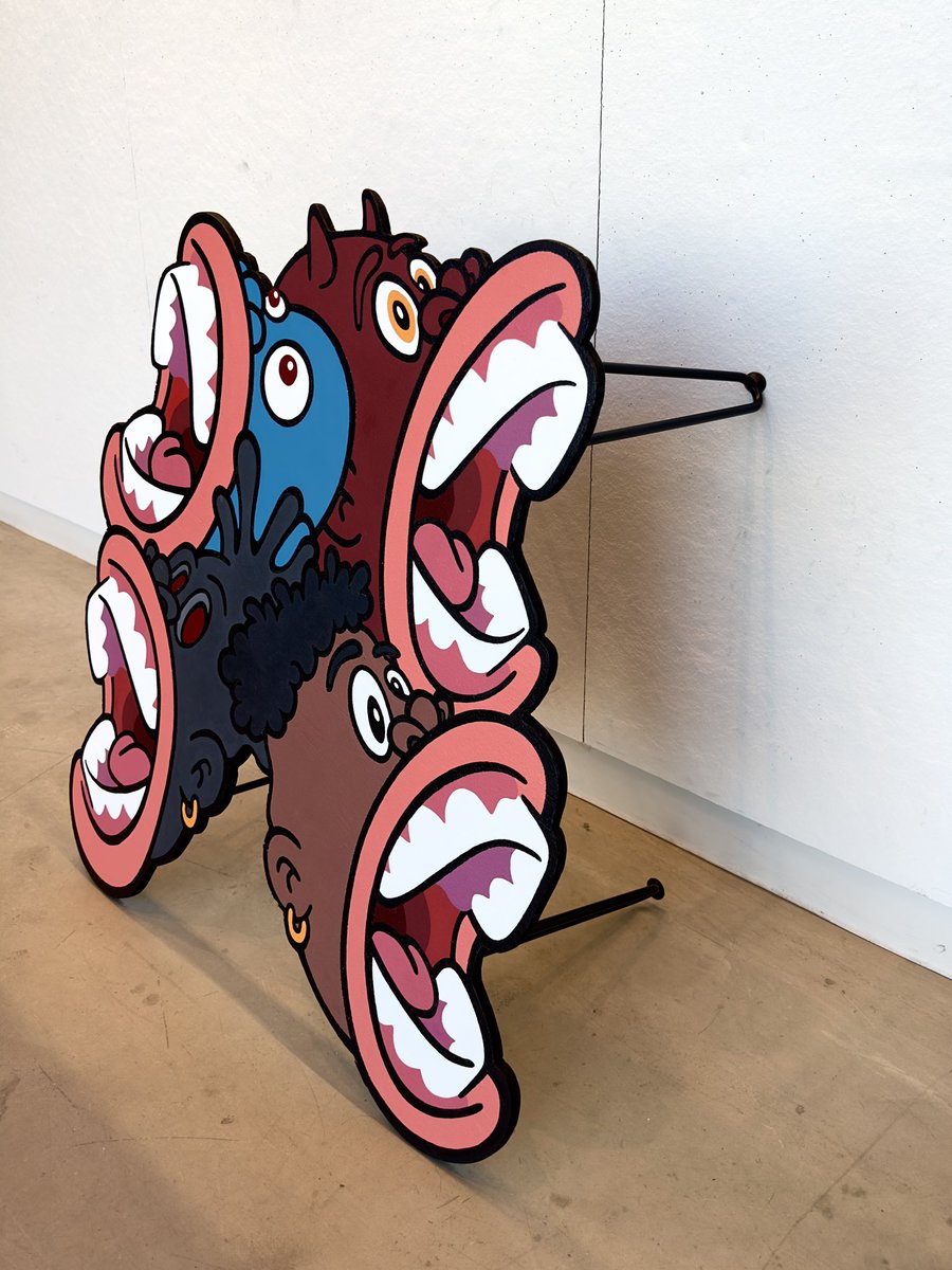 viiSEviiN's tweet image. FF coffee table