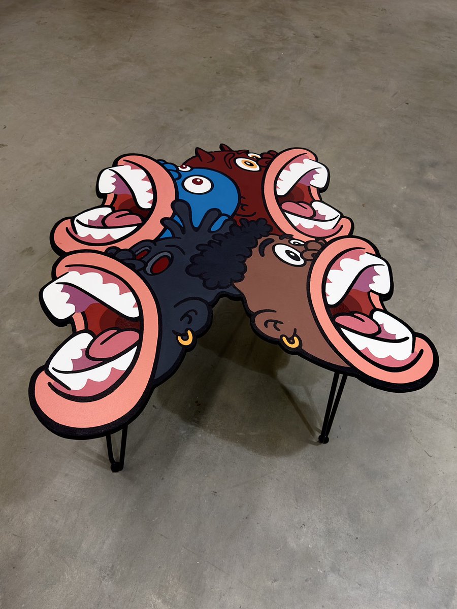 viiSEviiN's tweet image. FF coffee table