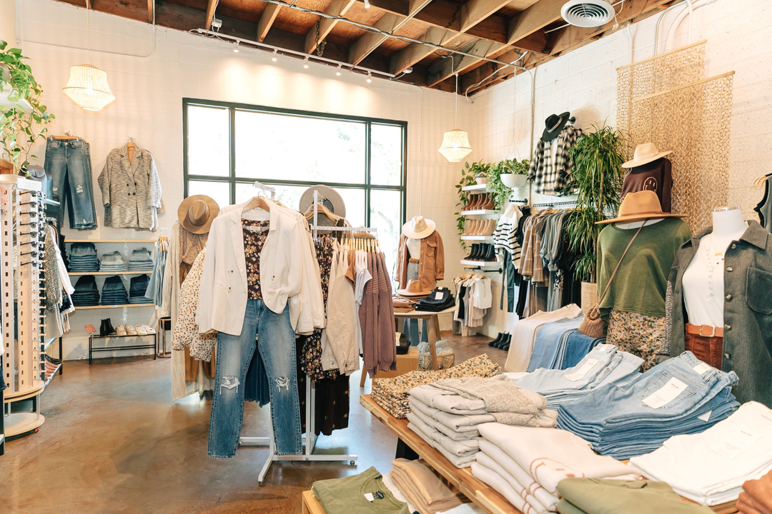 ThreadandSeed's tweet photo. Looking for weekend plan?! The Spring Walkabout is tomorrow 6 to 10pm! 

Join us for drinks, shopping, and the launch of our newest spring collection of clothes! 🌸🌻🌷

Tag your friends 👇🏼

Will we see you there?! 

#trendystyle #outfitofthedayinspo #outfitof https://t.co/xxUb7AV20L
