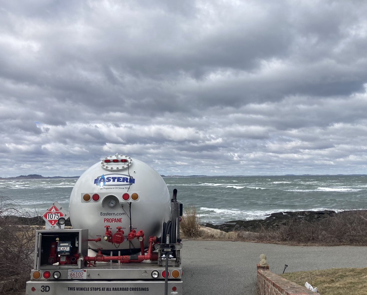 Eastern1932's tweet image. What do you think, did our driver find the pot of gold today during this delivery with this stellar view? #viewsfromtheroad #deliverydriver #fuelingyou #lovewhereyoulive #lovewhereyouwork #fuelingthefun