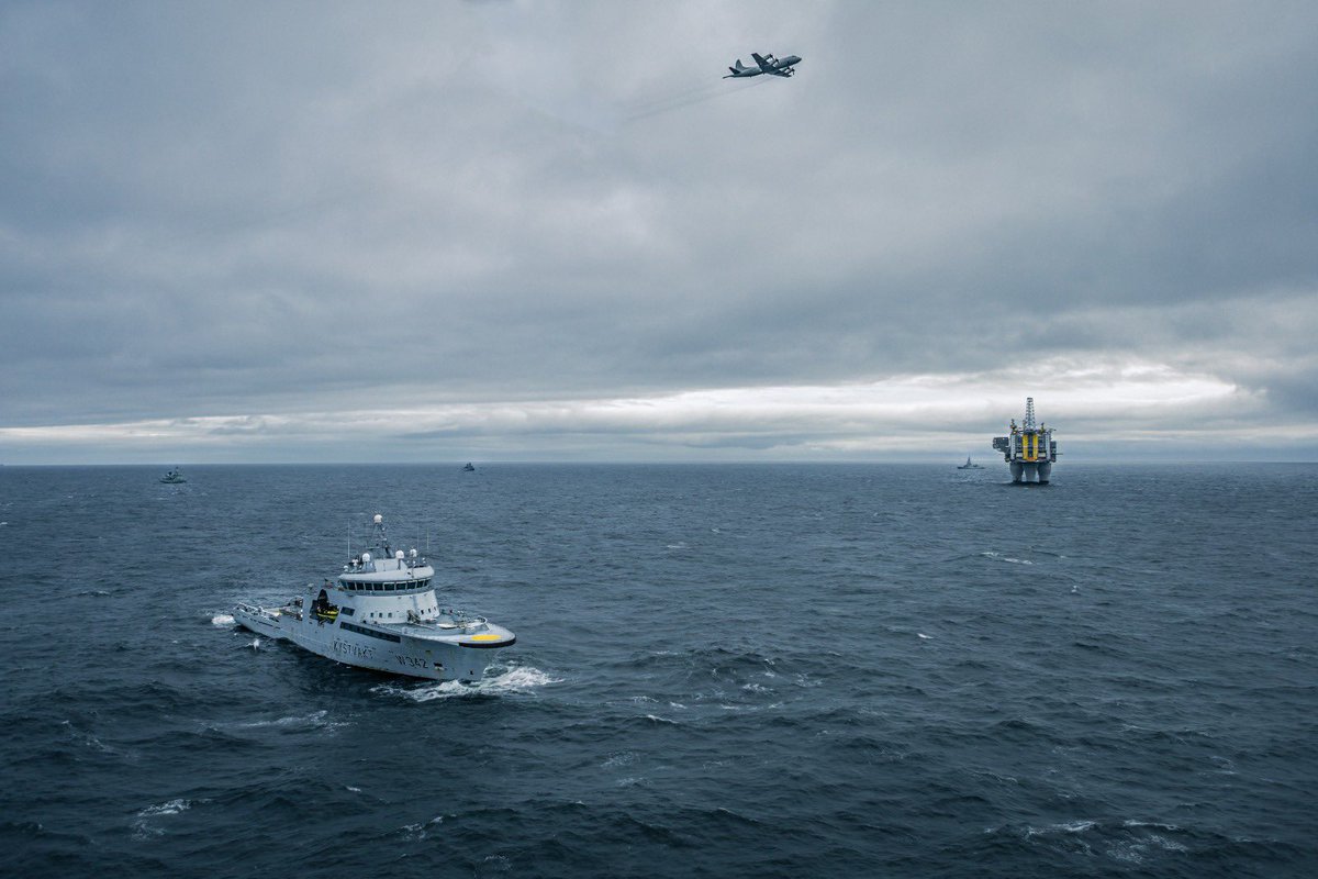 NATOpress's tweet photo. Impressive to see the ships and maritime patrol aircraft of #NATO Maritime Group 1 @COM_SNMG1 in action next to the Troll A natural gas platform. 

#WeAreNATO @NATO_MARCOM https://t.co/SSDr1iR2EB