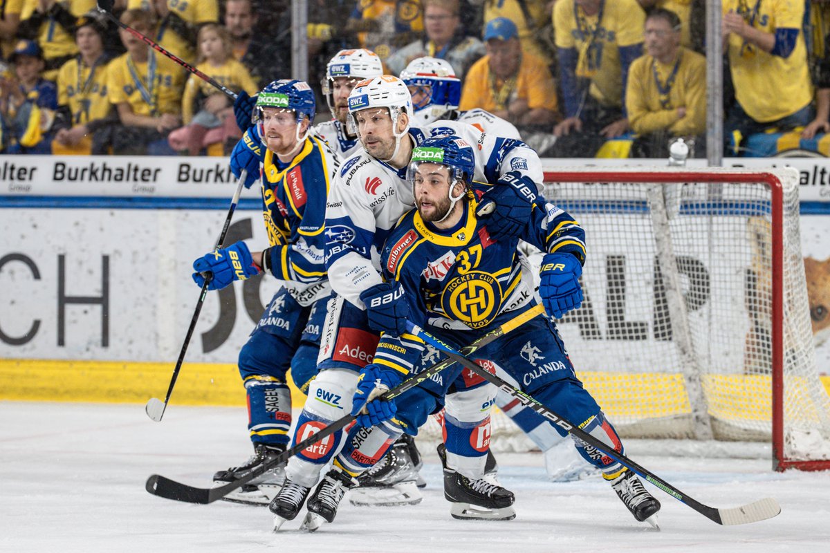 HCD_offiziell's tweet photo. Ausgleich der Serie gegen die @zsclions! Der #HCD kämpft und gewinnt zu Hause mit 2:1. Am Sonntag geht's in Zürich in die nächste Runde👊.
Matchbericht und Highlights:
📰 https://t.co/pEdItlERvH
📺 https://t.co/wzbB4g4Mfg
#HCDvsZSC 2:1 https://t.co/qjccUZx2TK