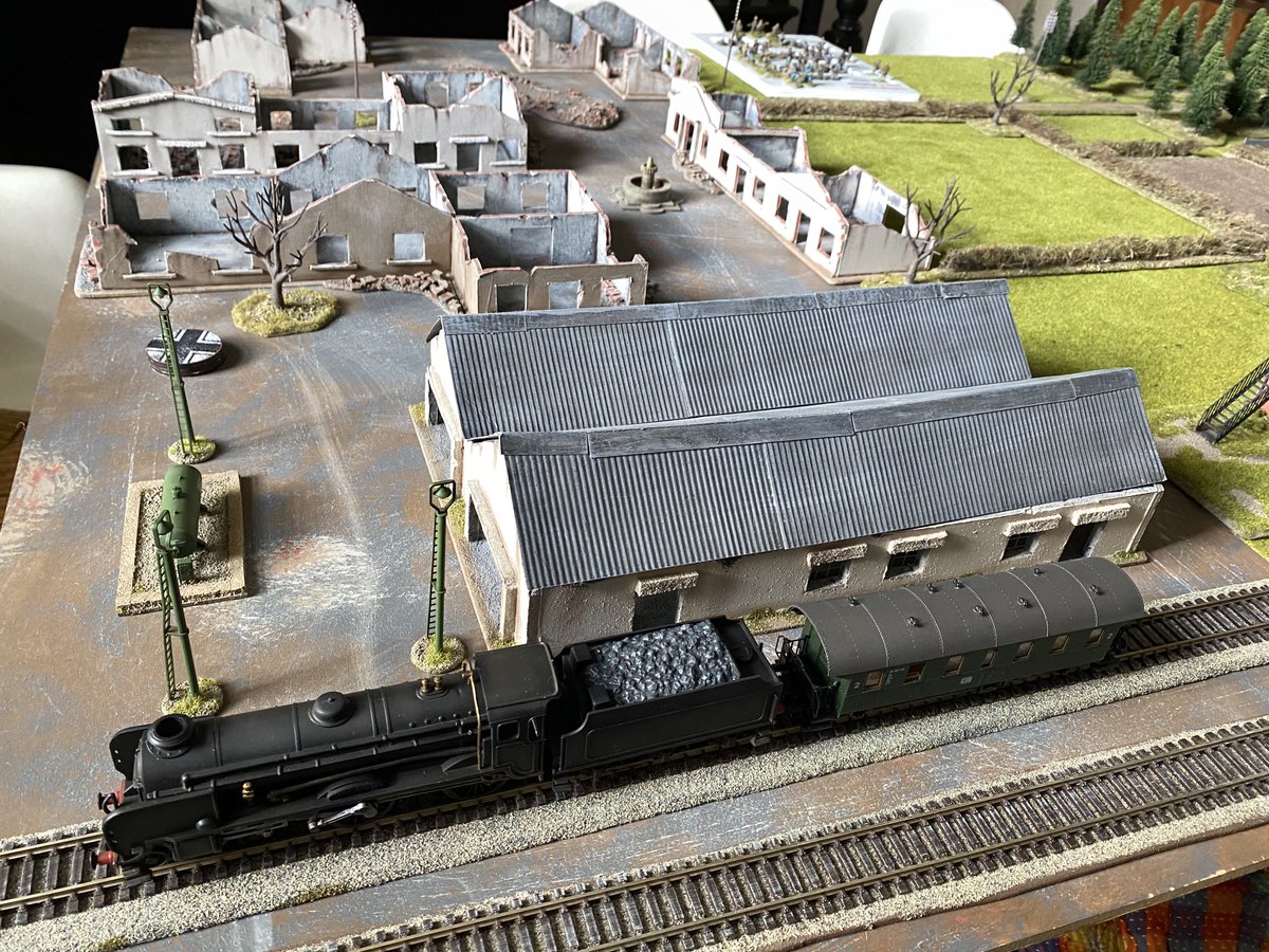PainterTactical's tweet image. Table ready for today’s game of #chainofcommand. It’s 1945 and a motley German force is trying to hold back the Red Army.