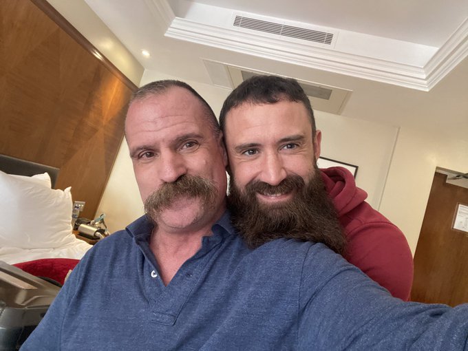 At last!  I got to experience the undeniable hotness of @CJBeardedBrit   WOW! Just WOW! https://t.co<a href="/tag/flattop"class="tags"><span>#flattop</span></a><a href="/tag/horseshoeflattop"class="tags"><span>#horseshoeflattop</span></a>