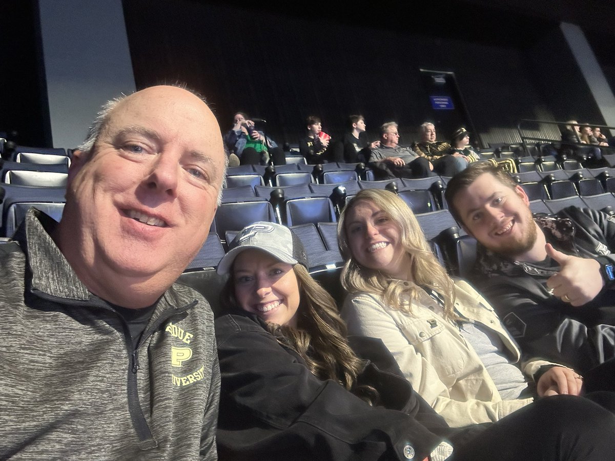 kwise12's tweet photo. Boiler Up!!! #mmselfie #nationwidearena https://t.co/OhRqM0c2wU