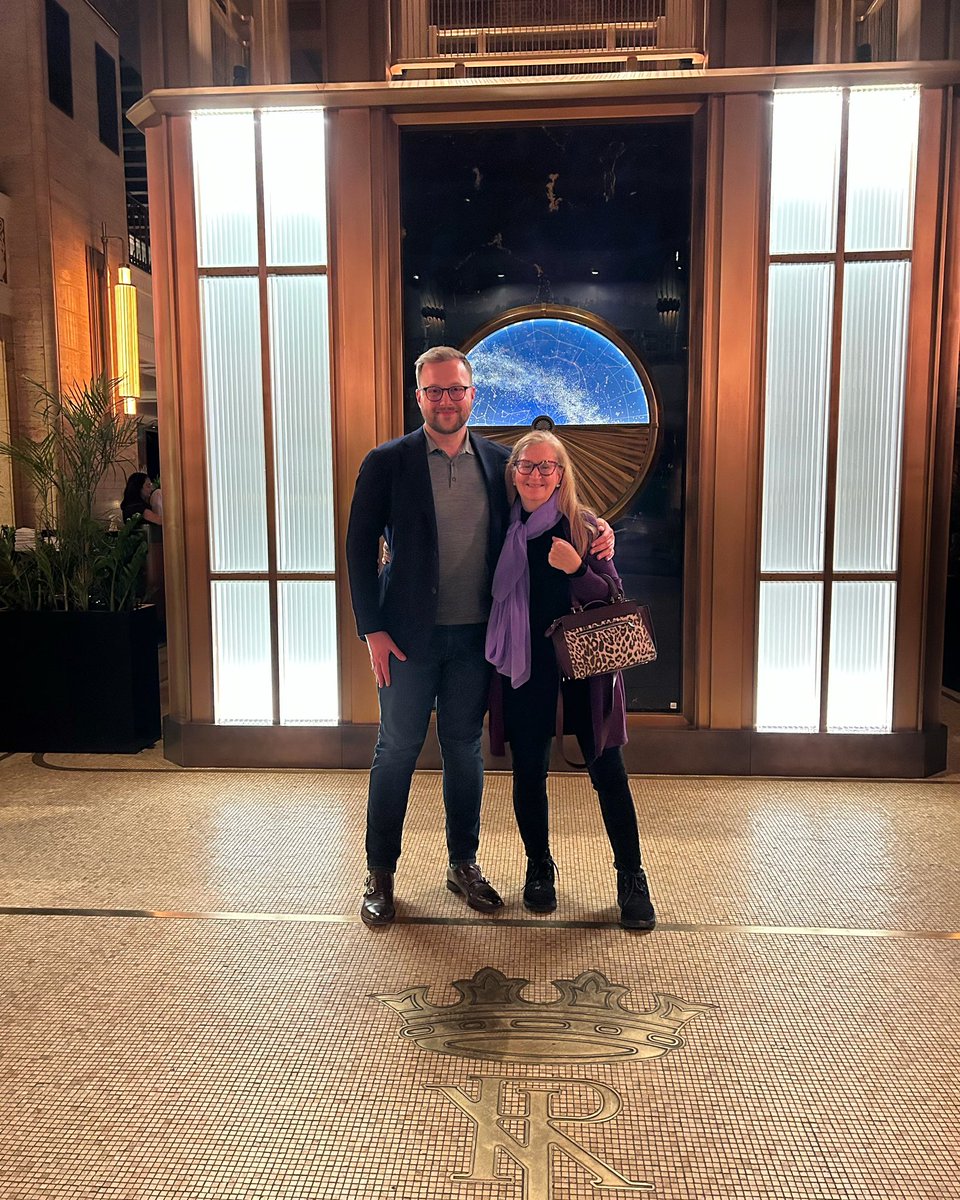 Forian's tweet image. There are plenty of reasons to party hard today! Yes, it’s the beginning of my last year in my twenties 👴🏻 And, of course, it’s St. Pat’s Day! ☘️ But most importantly, we were able to celebrate Auntie Carol’s final radiation treatment at The Library Bar! Love you so much 💙