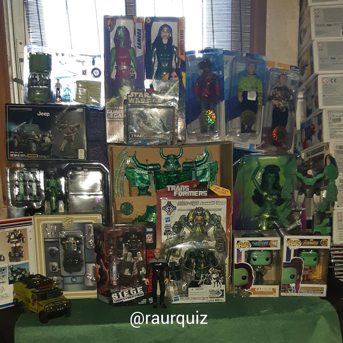 raurquiz's tweet photo. #happystpatricksday #startrek #picard #patrickstewart #orionwoman #kirk #gorn #Avengers #gamora #Eternals #sersi #Transformers #masterpiece #acidstorm #hound #warforcybertron #reissue #grimlock #t30 #miniconteam #unicronoflight #starwars #saeseetiin #actionfigures @SirPatStew https://t.co/HQc7bIolnU