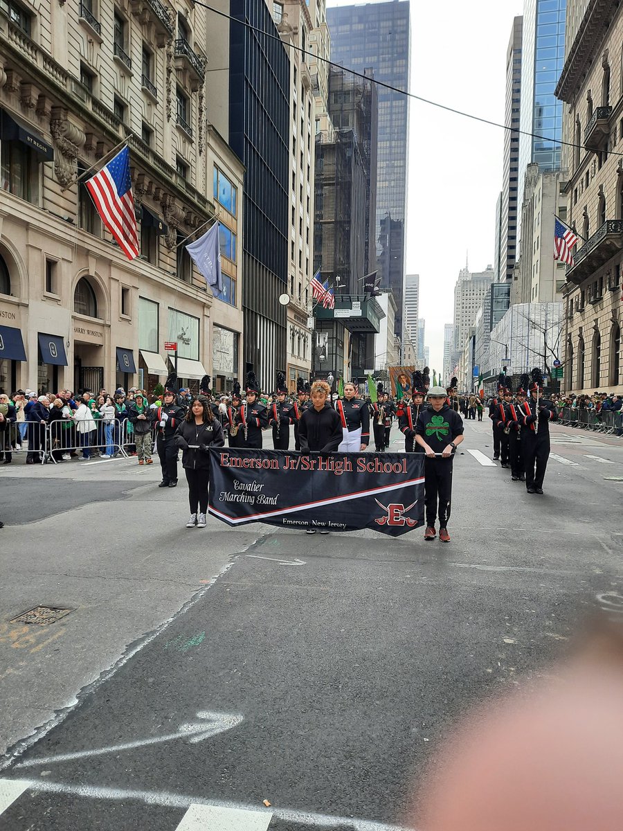 AnniePacciani's tweet photo. So proud ! #GOCAVOS #ejshs #stpatricksdayparade nyc https://t.co/EYCR5xKzQh