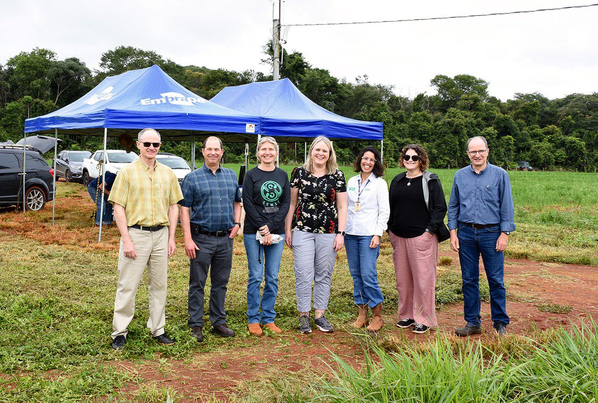 Visiting one of fields of #EJPCarouNd project <a href="/EJPSOIL/">EJP SOIL</a> for C, N and GHG emissions studies, with Canadian team from <a href="/AAFC_Canada/">AAFC Canada</a>