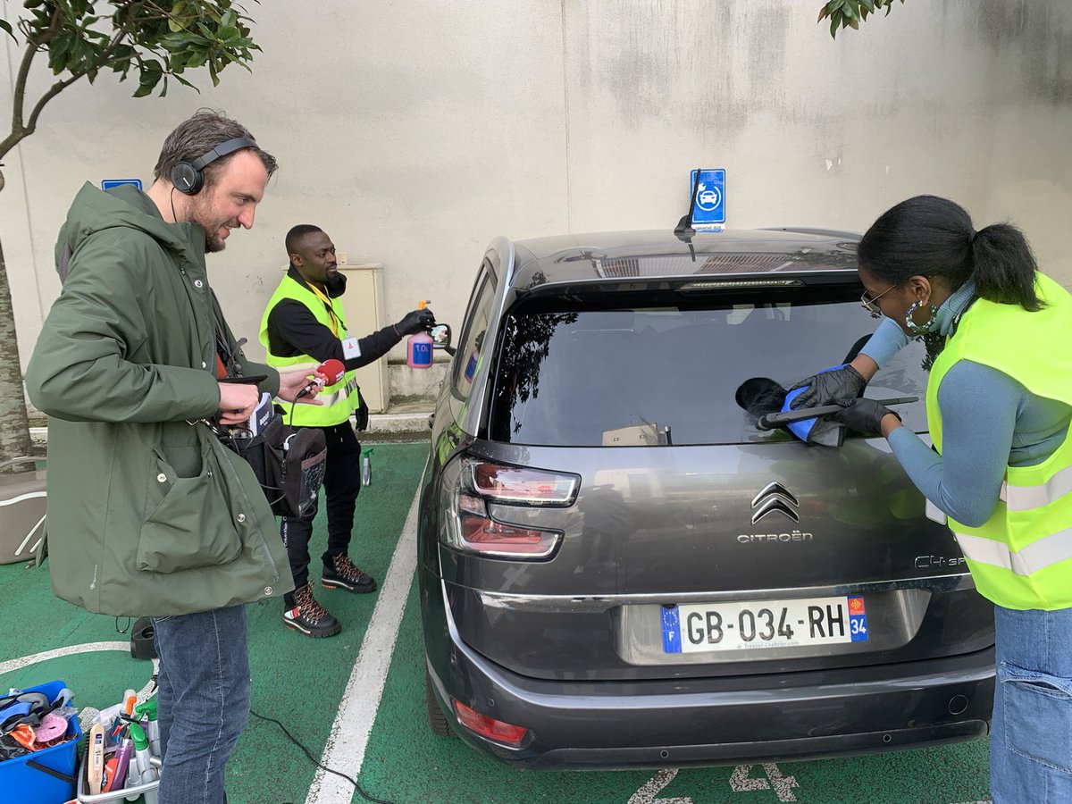 vonyer's tweet photo. Alors que le sècheresse frappe la France, vous avez encore une carte de lavage en station ? 😨
Découvrez dans un reportage de @RTLFrance lundi matin le lavage écologique et sans eau avec #MeetWashing 🍀📻 https://t.co/nsvsMsfRnj