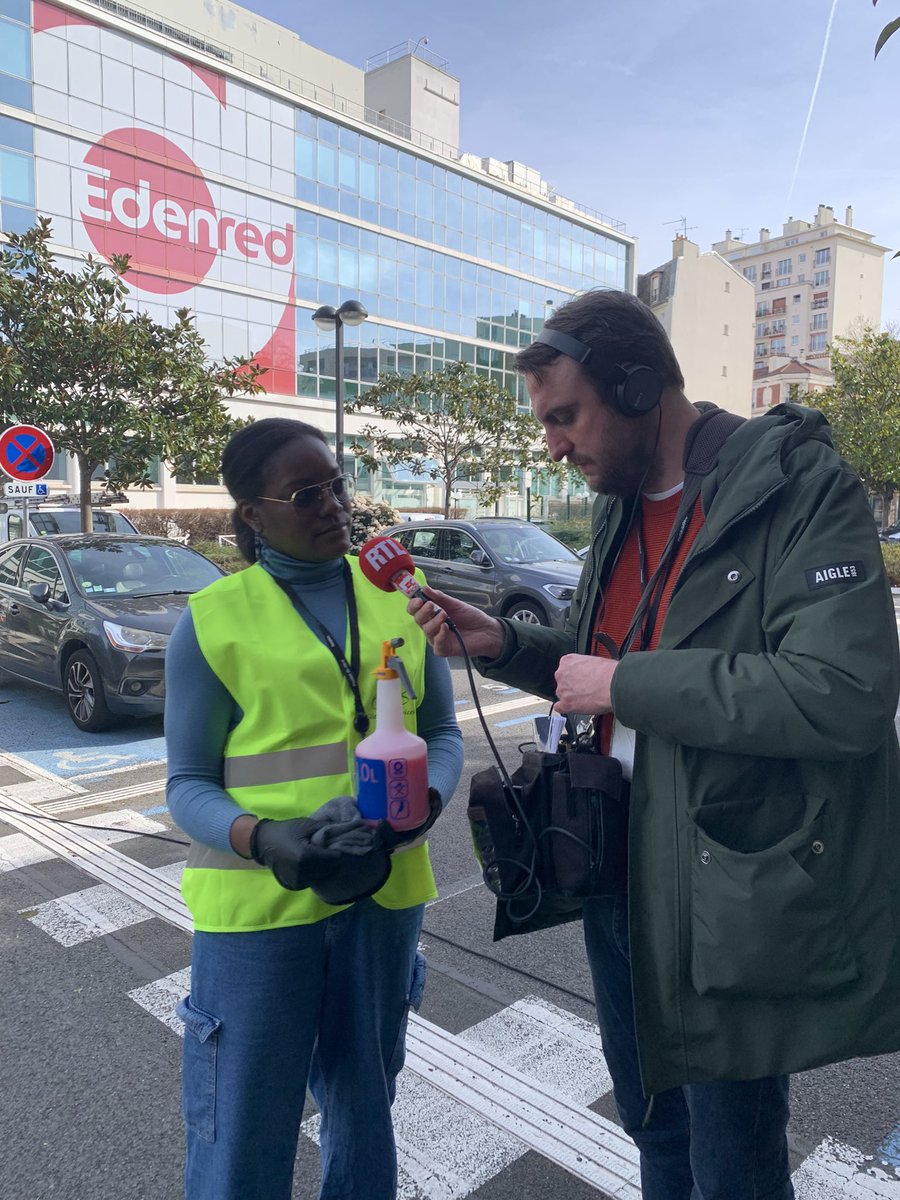vonyer's tweet photo. Alors que le sècheresse frappe la France, vous avez encore une carte de lavage en station ? 😨
Découvrez dans un reportage de @RTLFrance lundi matin le lavage écologique et sans eau avec #MeetWashing 🍀📻 https://t.co/nsvsMsfRnj