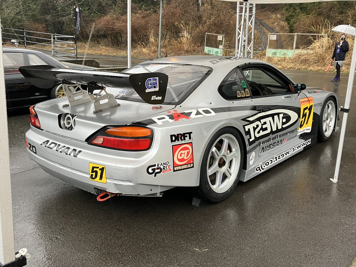 hirokichi5656's tweet image. 搬入、吹き上げ完了です！

本日は古巣GTNET様からのご依頼で、
GT300シルビアをSRヘリテージに
展示するお仕事を頂きました！

なかなか見れない車輌ですので、
是非ご覧になってくださいね〜

#GTNET
#CWEST
#GT300
＃シルビア