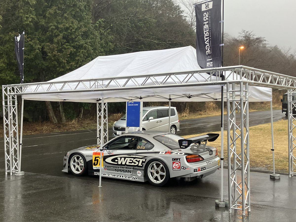 hirokichi5656's tweet image. 搬入、吹き上げ完了です！

本日は古巣GTNET様からのご依頼で、
GT300シルビアをSRヘリテージに
展示するお仕事を頂きました！

なかなか見れない車輌ですので、
是非ご覧になってくださいね〜

#GTNET
#CWEST
#GT300
＃シルビア