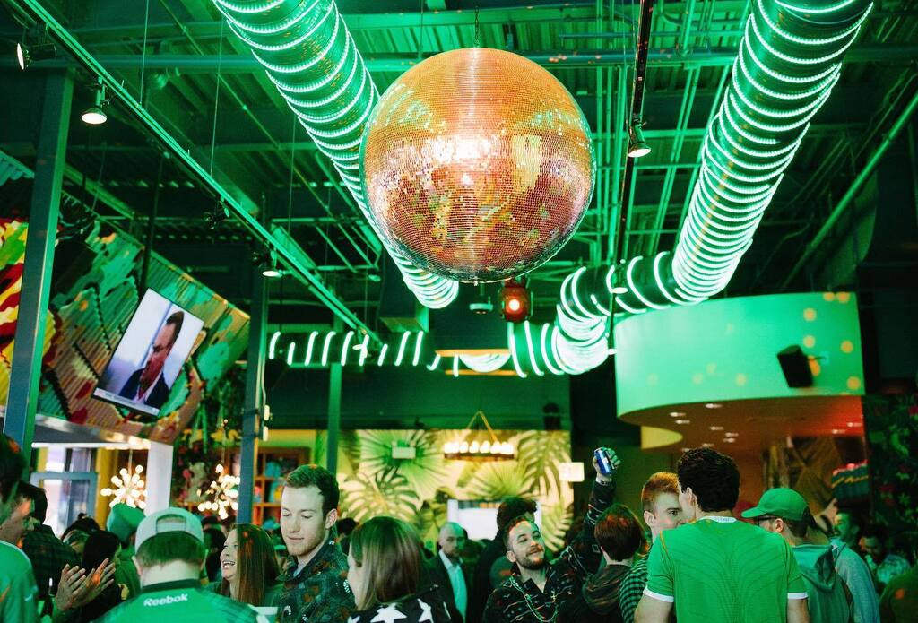 GCEvents_Chi's tweet image. We’re officially 🍀sold out 🍀for todays event at Utopian Tailgate!

Thank you for another terrific St. Patrick’s Day season. We can’t wait to celebrate St. Paddys and watch college ball with you all! See you soon!