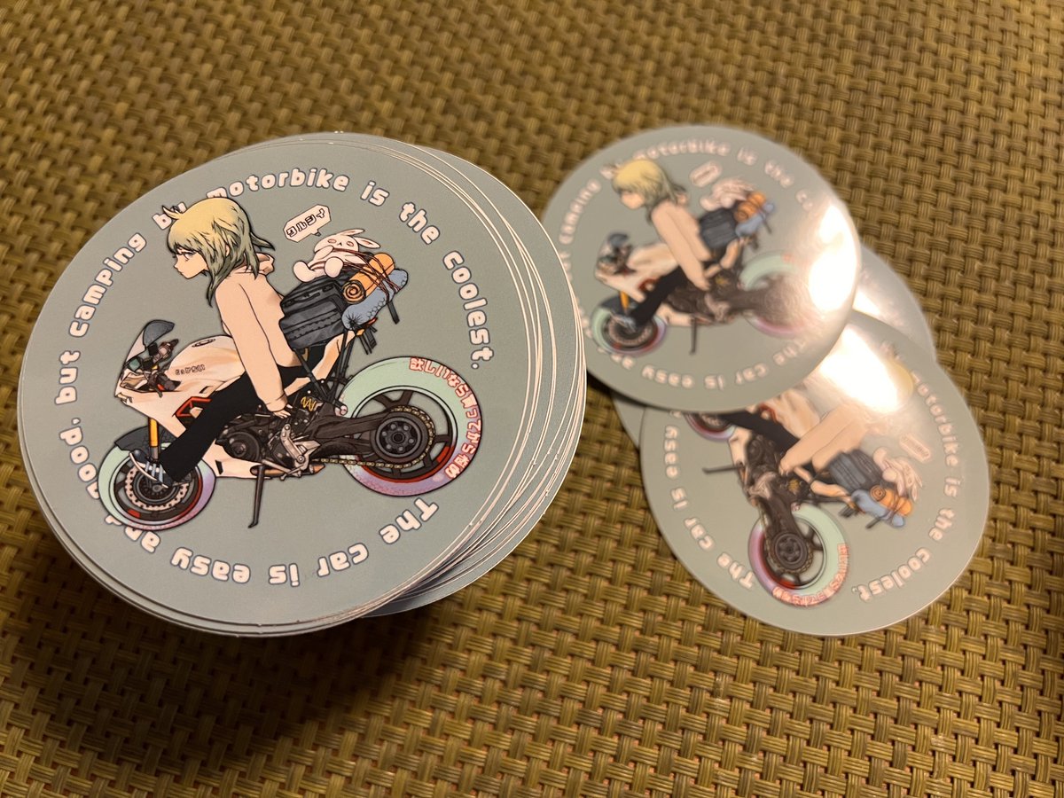 《キャンプステッカープレゼント企画》

キャンプサイトで飲むのに最高のココアを見つけてしまったので、抽選で新作のステッカーと一緒に（1杯分）プレゼントしたいと思います！

フォロー&amp;こちらのツイートを引用リツイート
選考基準はコメントに記入致しますのでよくお読みになってご応募ください