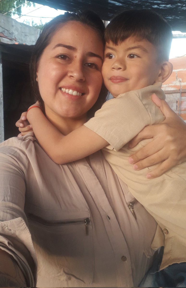 Tan infeliz podes ser! Que para mejorar querés cagarles la vida a otros. En una foto te muestro lo feliz que somos 😘😘