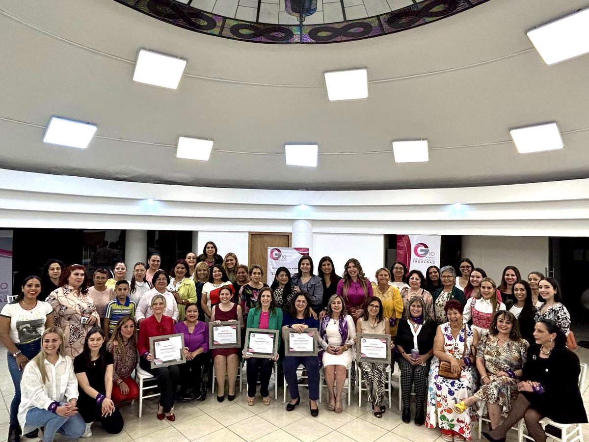 FabiolaLoya_'s tweet photo. Muy contenta por haber recibido en círculo de la paz de la Subsecretaría de Derechos Humanos a diversas mujeres representantes de la sociedad civil, para llevar a cabo el Panel “El impacto del Plan B en el ejercicio de los derechos político electorales de las mujeres”. https://t.co/4liUcC8ndL