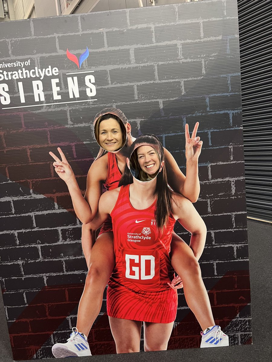 Netball; the gift that keeps on giving! Tonight @ClydeNetball u15s were completely spoiled at the @SirensNetball game. Even Anthony and Robbie were blown away. What a game! Go Sirens 🚨 #wewonthebox #getsomenet