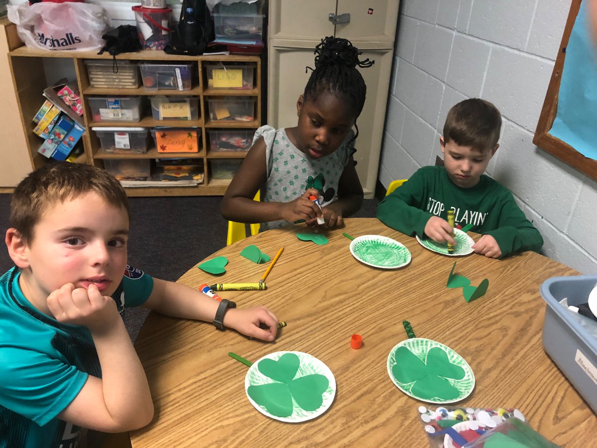 CampbellExtday's tweet photo. Happy St. Patrick’s Day from our little leprechauns😊 https://t.co/KyyXnkHydp