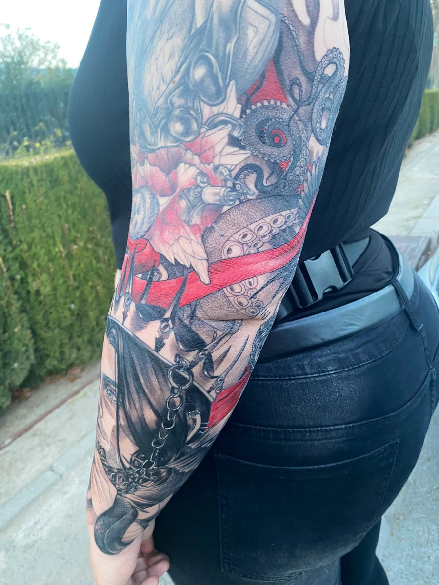 🖤 Now more than half of my arm belongs to the kraken 🖤 First pic from the tattoo artist (Kurogosu) and the others with weird light by my bf (wanted to show the red silk and the 143 on the back) #ofmd #OurFlagMeansDeath #edwardteach #blackbeard #ofmdfanart #kraken