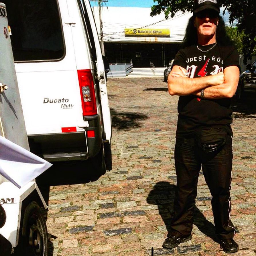 Motorocker_Band's tweet image. #daveevans 1º vocalista do @acdc , com a nossa camiseta🤘🏽 #acdc #motorocker