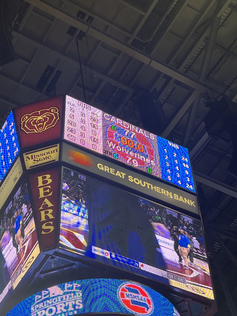 PHLATHLETICS's tweet image. ⁦@GirlsVashon⁩ first ever girls 🏀 state championship #Class4 #weCHOOSESLPS ⁦@SLPS_INFO⁩ ⁦@STLhssports⁩ 💙💙💙