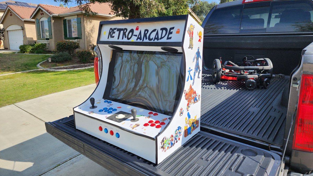 MonstermanMFR's tweet image. Picked up this thing from a local auction today, someone's homemade cabinet. Cost me about 85 bucks. Can't wait to check it out #arcade #cabinet #homebuilt #raspberrypi #picade